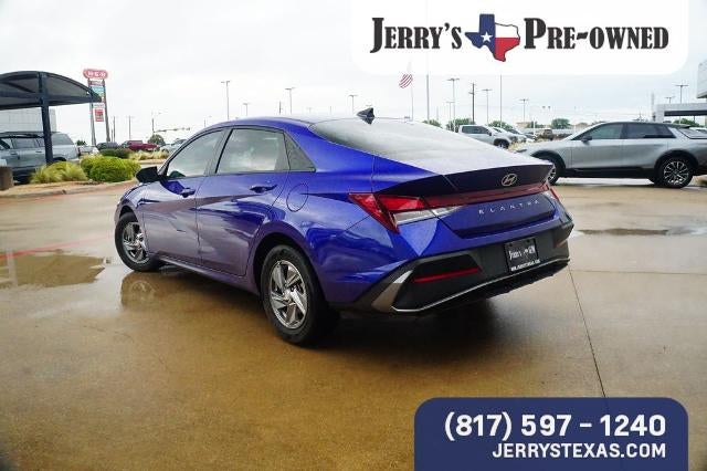 2024 Hyundai Elantra SE