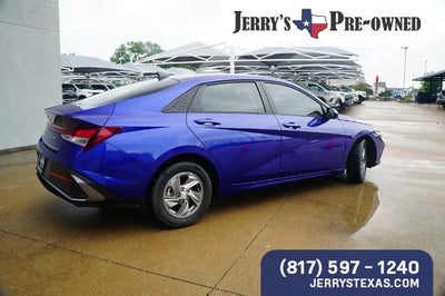 2024 Hyundai Elantra SE